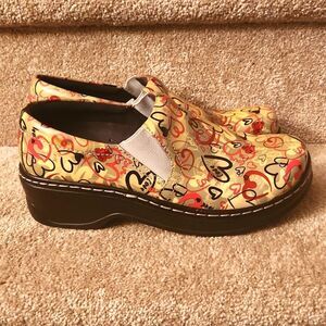 Klogs Footwear Love & Hearts Slip-Resistant Professional Nurse Clogs Size 8.5